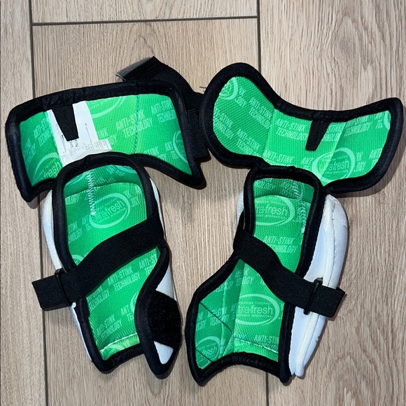 VIC CX2 White and Green Protective Elbow Pads - Picture 9 of 16